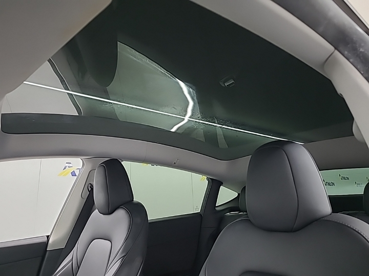 Foto 15 van Tesla Model Y